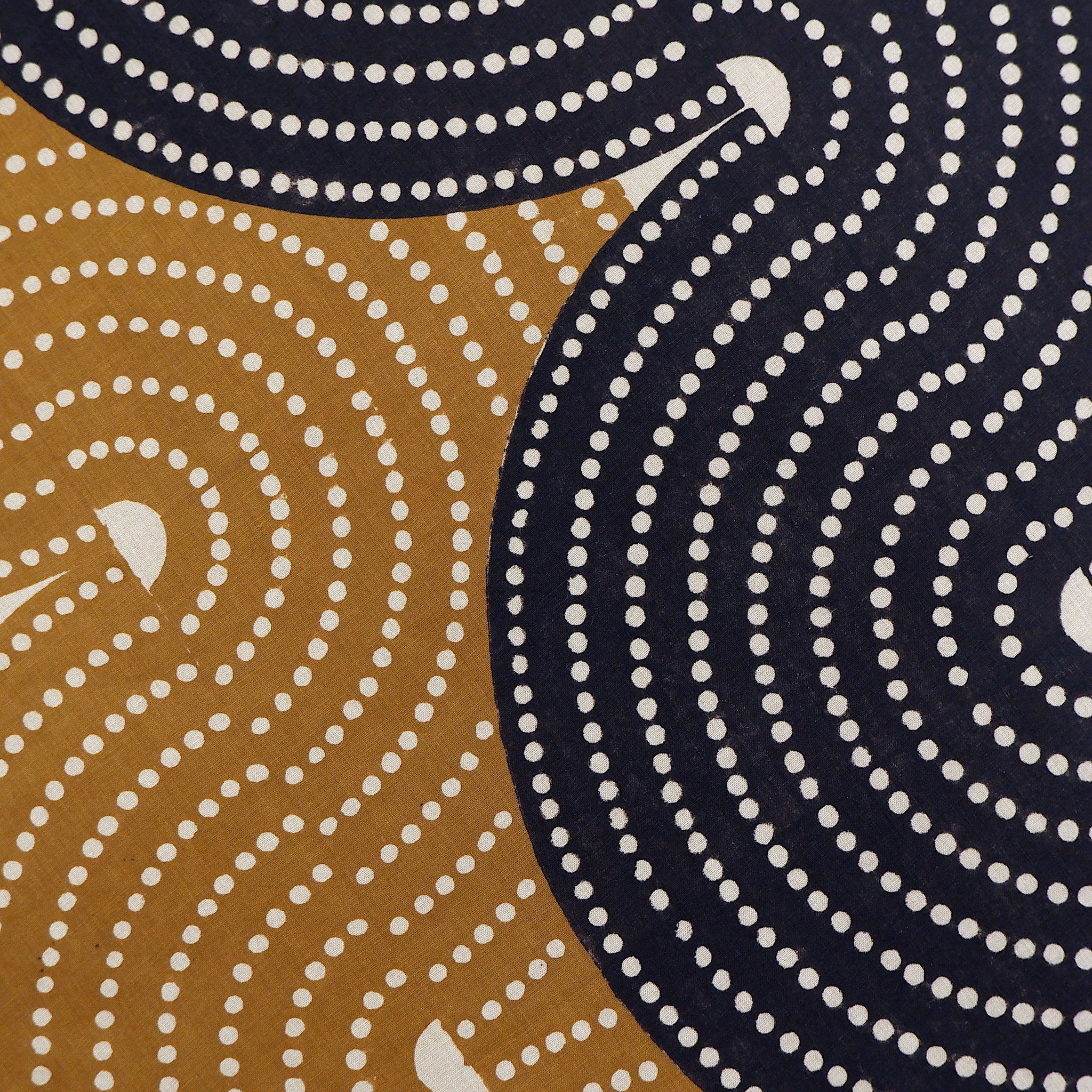 Marari | black & ochre