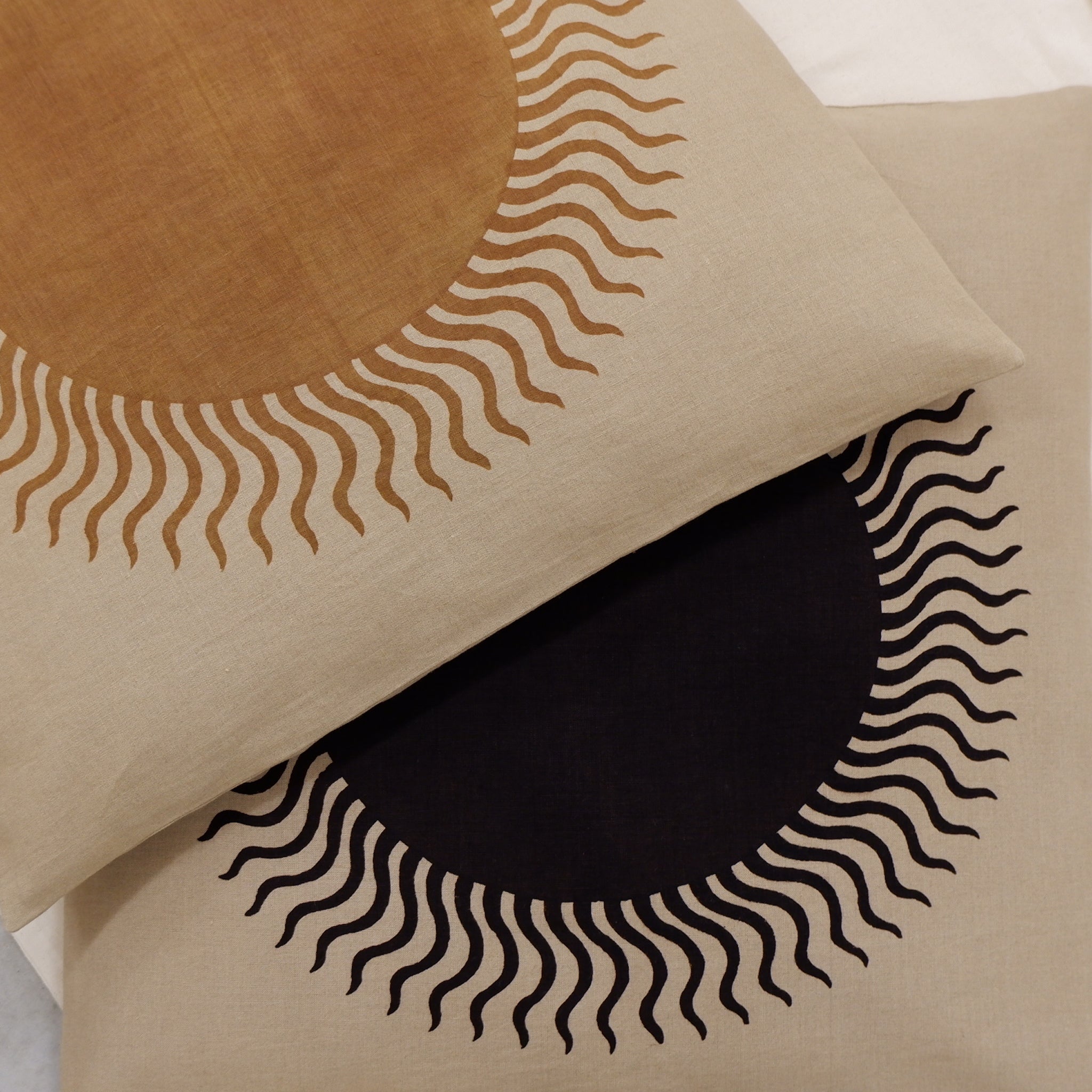 Helios floor cushion/ brown